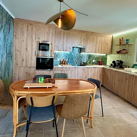 Bamboo Star House * 里贝拉布拉瓦